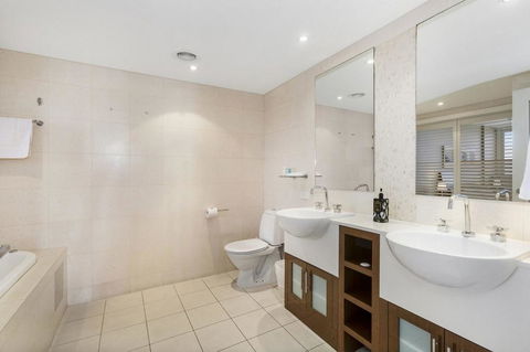 RESORT OCEAN FRONT SUITE 2222 - Accommodation Gold Coast 1