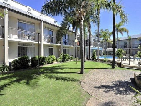 Resort Serviced Apartments - Mandurah - Accommodation Gold Coast 1