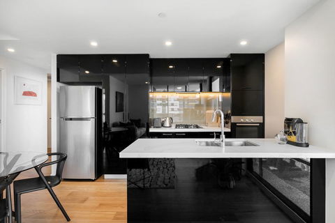 Resort-style Apartment With Balcony, Pool And Gym - Accommodation Gold Coast 3