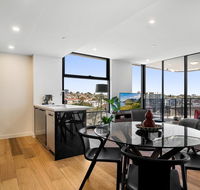Resort-style Apartment with Balcony Pool and Gym - Gold Coast 4U