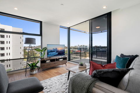 Resort-style Apartment With Balcony, Pool And Gym - Accommodation Gold Coast 1