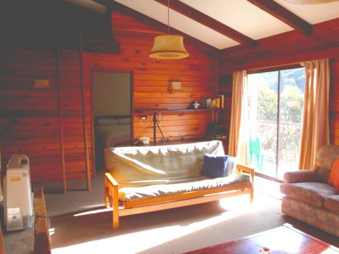 Retro 2 Bedroom Apartment - Accommodation Gold Coast 2