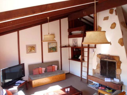 Retro 2 Bedroom Apartment - Accommodation Gold Coast 1