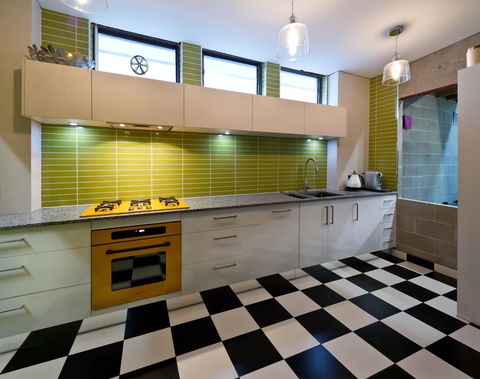 Retro House - Gold Coast 4U 1