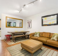 Retro Styled 3 Bedroom Apartment with Tree Views - Gold Coast 4U