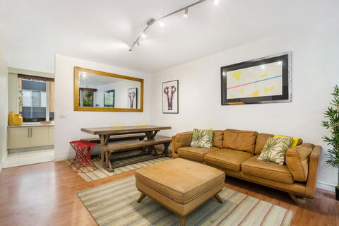 Retro Styled 3 Bedroom Apartment With Tree Views - Accommodation Gold Coast 0