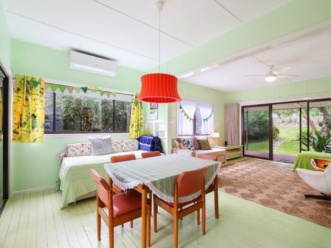 Retro Vibes - 18 Norahview Street, Bateau Bay - Accommodation Gold Coast 3