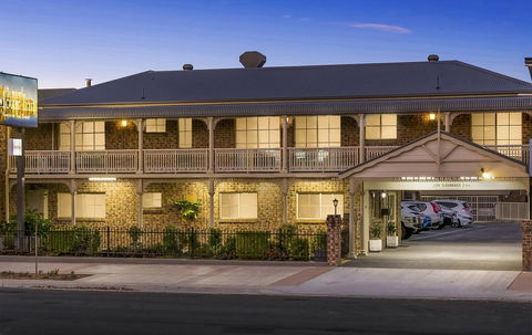 Richmond Motor Inn - Gold Coast 4U 1