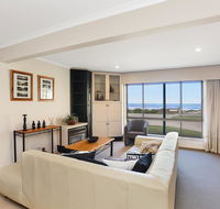 Right on the Beach  Moana - Gold Coast 4U