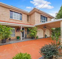Riverside Haven - boating fishing beach cafes in walking range - Gold Coast 4U