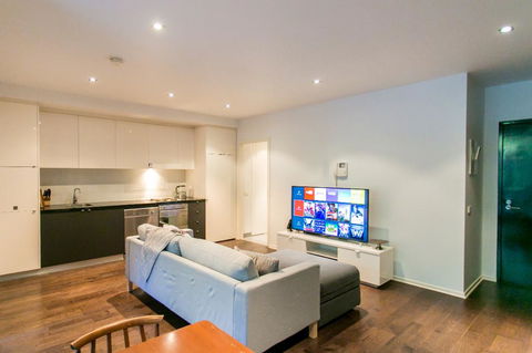 RIVERSIDE RICHMOND LARGE 1 BEDROOM POOLPARKINGNETFLIX - Accommodation Gold Coast 1