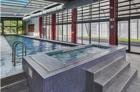 RIVERSIDE RICHMOND LARGE 1 BEDROOM POOLPARKINGNETFLIX - Accommodation Gold Coast 2