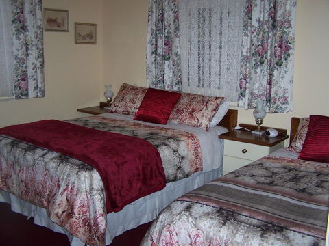 RJ's Bed & Breakfast - Gold Coast 4U 2