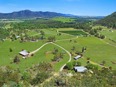 Rosa House In Broke, 4br House In Walking Distance To Cellar Doors - Gold Coast 4U 1