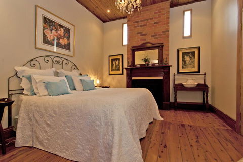 Rose Cottage - Historic Luxury - Gold Coast 4U 2