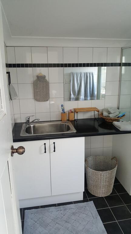 Rosslyn Cottages - 1 Gold Coast 2