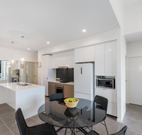 Round About Bulimba - Executive 3BR Bulimba apartment near Oxford St shops and restaurants - Accommodation Gold Coast