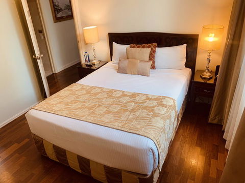 Royal Albert Hotel - Accommodation Gold Coast 2