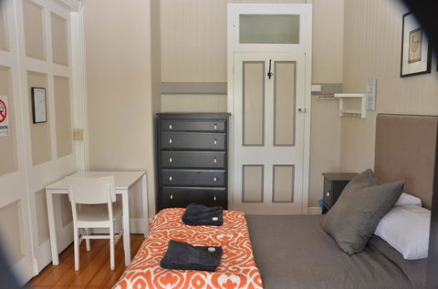 Royal Gatton Hotel - Gold Coast 4U 1