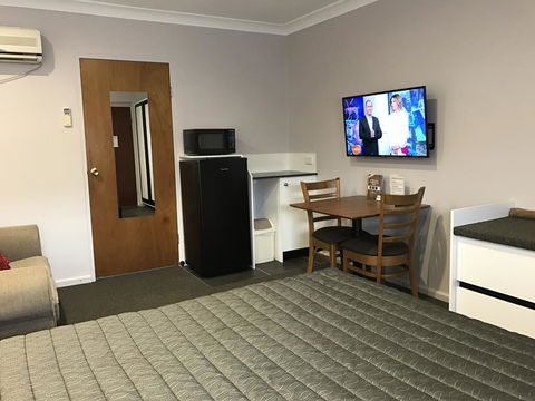 Roydons Motor Inn - Accommodation Gold Coast 0