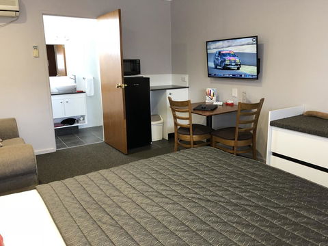 Roydons Motor Inn - Accommodation Gold Coast 1
