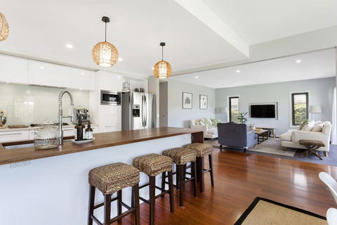 SAFETY BEACH ENTERTAINER - Accommodation Gold Coast 2