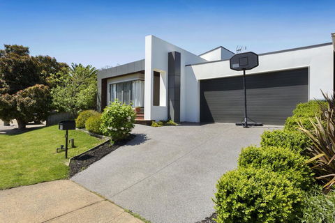 SAFETY BEACH ENTERTAINER - Accommodation Gold Coast 1