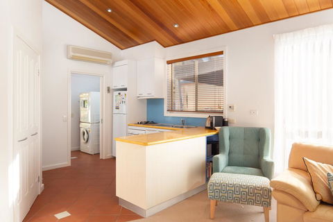SAILS TWO - INVERLOCH - Accommodation Gold Coast 3