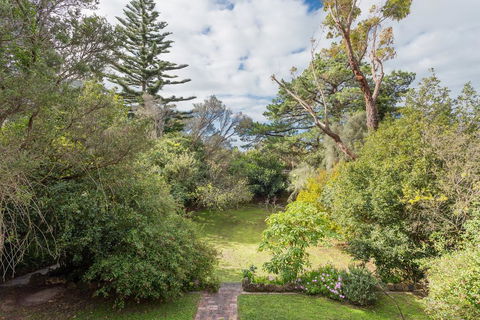 Salty Dog By The Sea - Pet Friendly - Accommodation Gold Coast 2