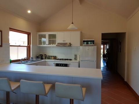 Salty Eyre Glenelg - Accommodation Gold Coast 1