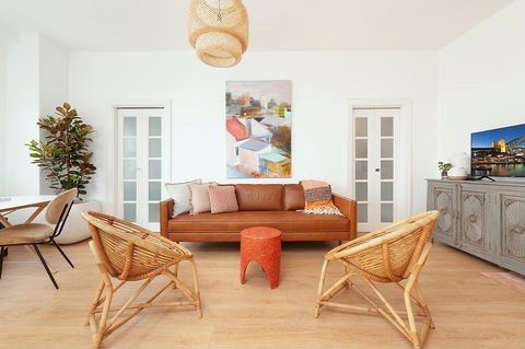 SALTY'S 2 BEDROOM BEACH HOME - Accommodation Gold Coast 0