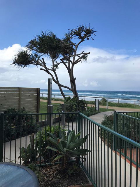 Sanctuary Beach Resort - 1 Gold Coast 2