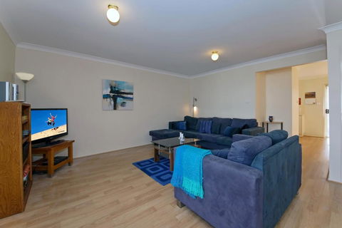 Sandcastles, 2/23 Robinson Street - Gold Coast 4U 0
