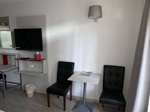 Sandors Motor Inn - Gold Coast 4U 2