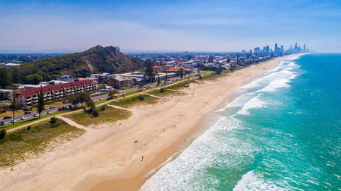 Sandrift Beachfront Apartments - 1 Gold Coast 3