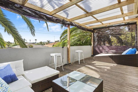 SANTORINI BEACH HOUSE - SAFETY BEACH - Accommodation Gold Coast 3