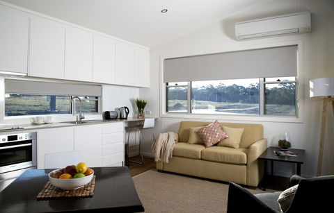 Savannah Cabins, Taronga Western Plains Zoo - Gold Coast 4U 0