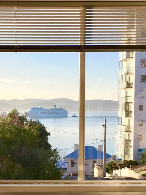 Scarlett's By Salamanca - Accommodation Gold Coast 3