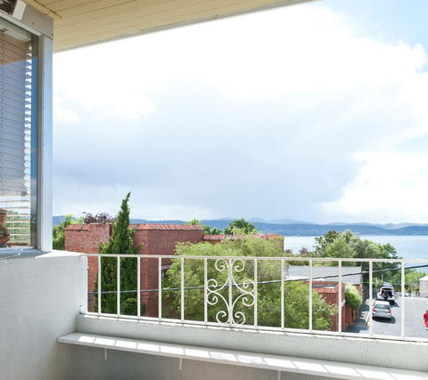 Scarlett's By Salamanca - Accommodation Gold Coast 0