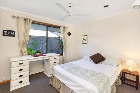 SCHMAN55-WATERFRONT, RESORT-STYLE ENTERTAINER - Accommodation Gold Coast 3