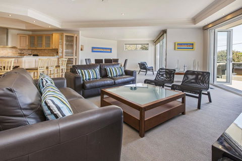 SEA GRANGE - MORNINGTON - Accommodation Gold Coast 3