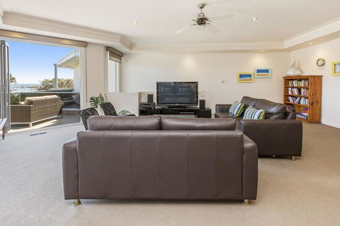 SEA GRANGE - MORNINGTON - Accommodation Gold Coast 2