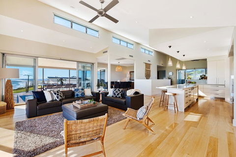 Sea La Vie - Gold Coast 4U 0