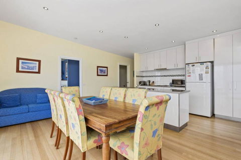 SEA SPECTACULAR - Seconds From The Beach! - Accommodation Gold Coast 3