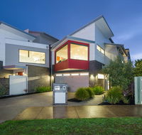 Sea View Luxury Beachfront - Accommodation Gold Coast