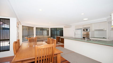 Seachange - Foxtel, Netflix, WiFi - Gold Coast 4U 2