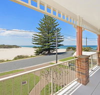 SEASCAPE - An Enticing Lakeside Escape - Gold Coast 4U