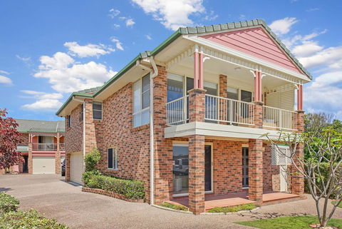 SEASCAPE - An Enticing Lakeside Escape - Accommodation Gold Coast 3