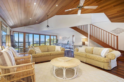 Seascape @ 19 Pindari - Privacy, Space, Views - Gold Coast 4U 3