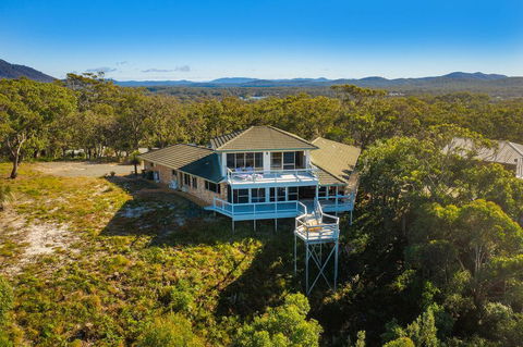 Seascape @ 19 Pindari - Privacy, Space, Views - Gold Coast 4U 1